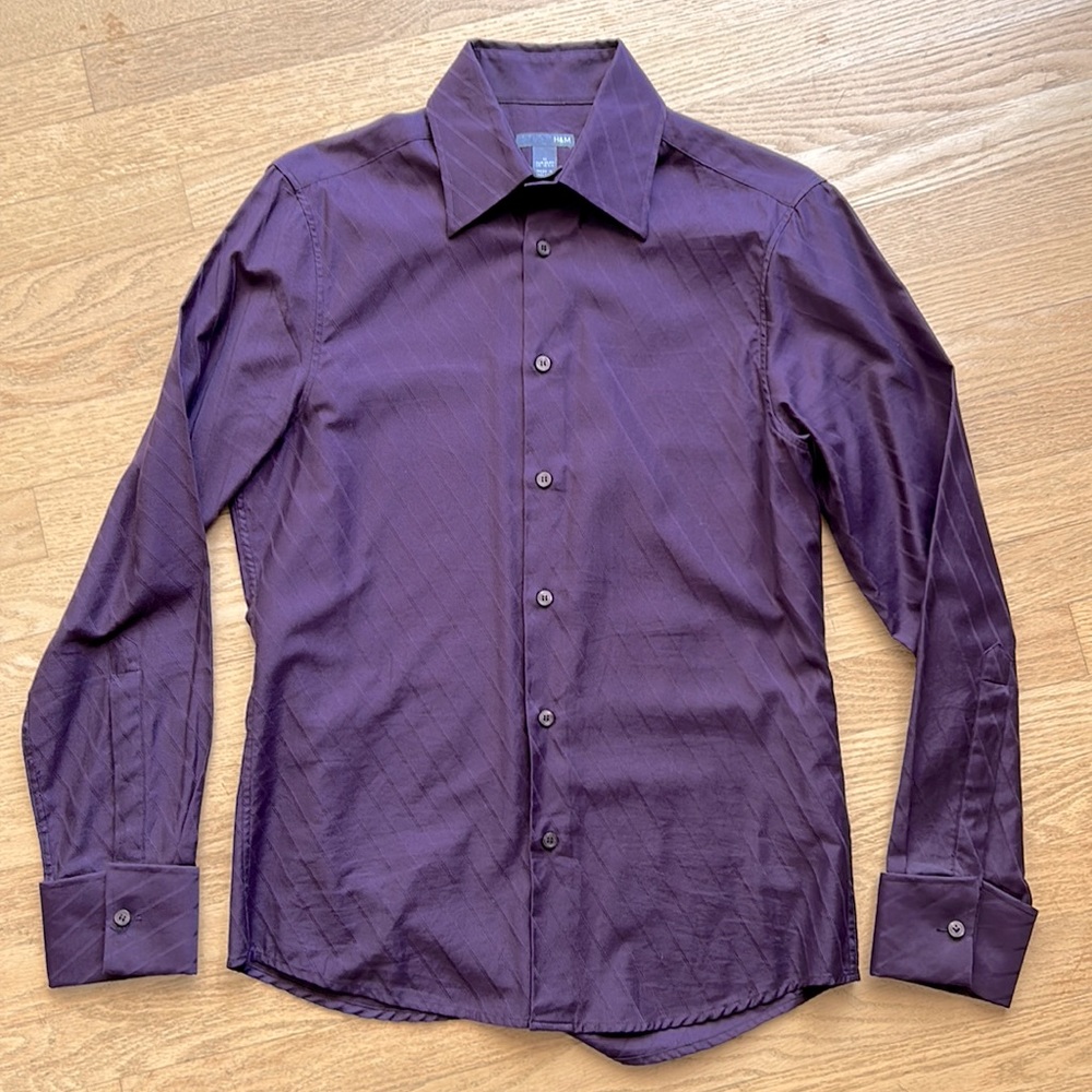 NWOT H&M men’s size M burgundy cotton dress shirt cuffed sleeves never worn